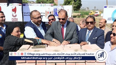 محافظ سوهاج: يضع حجر الأساس لمشروع صرف الصحي أولاد عزاز بتكلفة 378 مليون جنية 