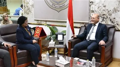 نائب وزير الصحة تبحث تعزيز دور جامعة سوهاج في مواجهة القضية السكانية