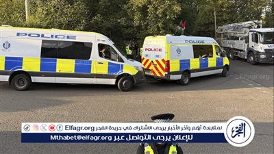 اعتقال ممثل وسيناريست بريطاني طبع على قميصه 
