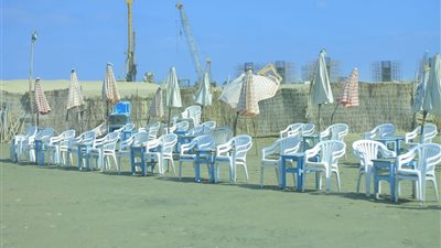 الإسكندرية تعلن إعادة فتح الشواطئ وسط رفع الراية الحمراء ومنع نزول البحر