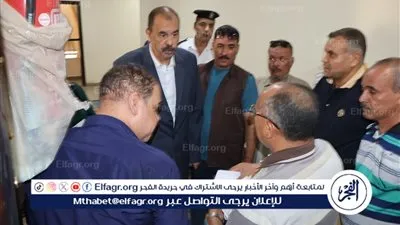 محافظ سوهاج: يحيل عدد من المسؤولين للتحقيق للتلاعب بدفاتر الحضور والانصراف 