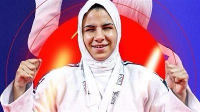 رئيس جامعة القاهرة يهنئ الطالبة أمنية الحسيني