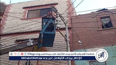 حملة مكبرة لصيانة أعمدة الإنارة وتركيب كشافات جديدة بمركز الفتح في أسيوط 