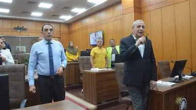 من داخل مركز السيطرة.. محافظ الغربية يتابع انتظام التصويت في 654 لجنة انتخابية