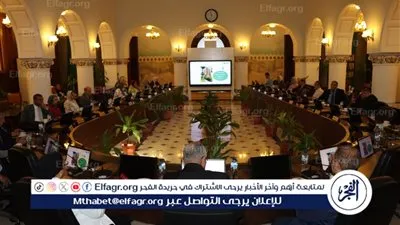 جامعة الإسكندرية تبحث تطوير القاعات الذكية وتكرم نائب رئيسها