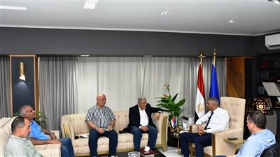 محافظ أسوان: تنفيذ المشروعات الآجلة لتحسين خدمة المياه والصرف الصحى