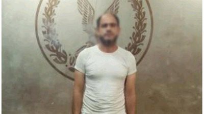 كشف ملابسات مقطع فيديو لعاطل متهم بسرقة شباك سلم عقار بالمقطم 