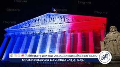 وزير الداخلية الفرنسي يعلن أن البلاد على حافة هاوية مالية