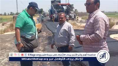 رئيس مركز ومدينة أسيوط يتابع أعمال رصف طريق ريفا / موشا 
