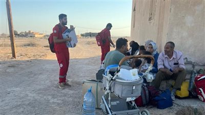 الهلال الأحمر يساند مصابي قطار مطروح بمساعدات عاجلة