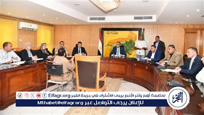 محافظ الفيوم يوجه بتوفير فرص عمل لذوي الهمم وتدخلات اجتماعية للأسر الأولى بالرعاية