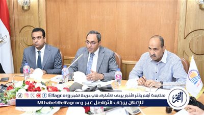 محافظ قنا يبحث معالجة النقاط السوداء على الطرق السريعة للحد من الحوادث