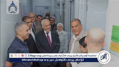 وفد جامعة الريادة يزور مستشفى 57357 ويقدم منح دراسية للمتعافين