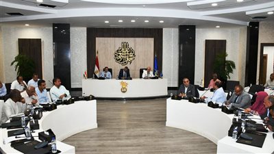  اجتماع موسع لمحافظ أسوان مع المستثمرين لتذليل المعوقات والقضاء على الروتين
