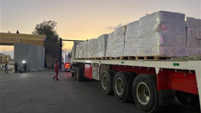 الهلال الأحمر المصري يطلق قافلة «زاد العزة» الـ 28 إلى غزة محملة بـ2800 طن مساعدات إنسانية