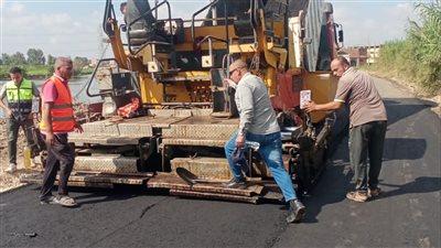 محافظ الغربية يتابع أعمال المرحلة الثانية لرصف طريق السنطة – شنراق 