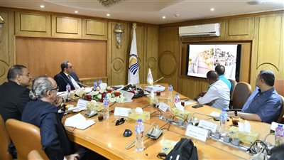 محافظ قنا يبحث دراسة الجدوى وأعمال الطرح لتشغيل كورنيش النيل عبر القطاع الخاص