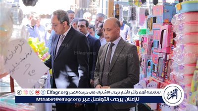 محافظ قنا يفتتح معرض 