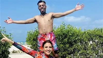 أحدث ظهور.. مي كساب برفقة أوكا في حمام السباحة