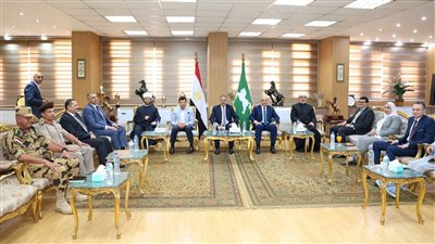 وزراء الأوقاف والشباب والري والمفتي يؤدون صلاة الجمعة بمسجد الفتح بالزقازيق