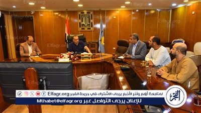 محافظ أسيوط يعقد اجتماعا مع عددا من المزارعين ومربي الدواجن بكوم بوها بديروط 