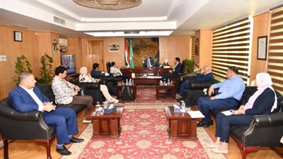 محافظ الفيوم يبحث مع وفد 