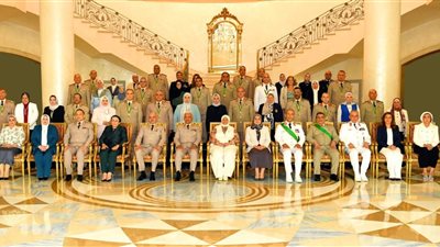 وزير الدفاع والإنتاج الحربى يكرم قادة القوات المسلحة الذين أوفوا العطاء بالقوات المسلحة