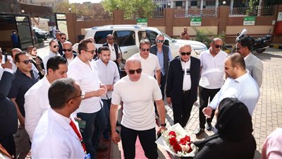 نائب رئيس الوزراء وزير الصحة ومحافظ الأقصر يتفقدان عدد من المنشآت الطبية بالمحافظة