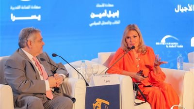 يسرا: مسيرة الأمير طلال تستحق التسجيل في فيلم وثائقي