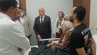 محافظ الأقصر يزور مصابي حادث انقلاب أتوبيس النقل الجماعى بمجمع الأقصر الطبي