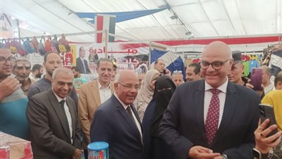 محافظ القليوبية ورئيس الغرفة التجارية يفتتحان معرض 