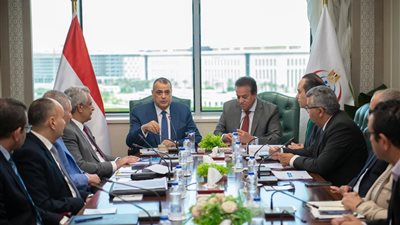 نائب رئيس الوزراء ووزير الصحة والسكان يستقبل وزير الدولة للإنتاج الحربى