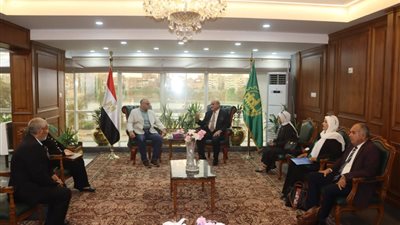 محافظ القليوبية يبحث مع رئيس الهيئة العامة لتعليم الكبار تنفيذ برامج محو الأمية