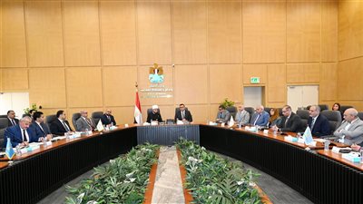 وزيرا الإسكان والأوقاف يناقشان عددًا من الموضوعات المشتركة