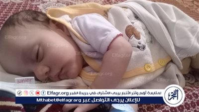 العثور على طفل عمره 10 أيام بجوار مسجد في بالفيوم