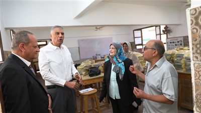 إسماعيل كمال يتابع ميدانيًا إستعدادات المدارس بأسوان للعام الدراسى الجديد