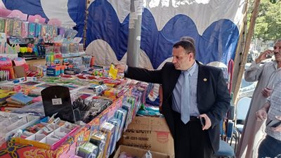 ضبط 14 ألف لمبة مجهولة المصدر بحملات تموينية مكبرة على الأسواق والمخابز بالإسكندرية