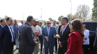 محافظ الجيزة يستقبل مستشار رئيس الجمهورية لمتابعة الاستعدادات بمحيط المنطقة الأثرية للأهرامات والمتحف الكبير