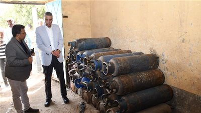 محافظ أسوان يفاجئ مستودع أسطوانات البوتاجاز بدراو