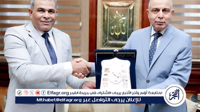 محافظ المنيا يكرم وكيل وزارة التموين السابق تقديرًا لجهوده