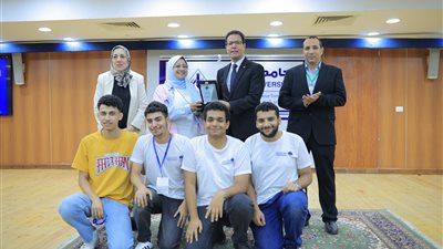 رئيس جامعة بنها يشهد ختام البطولة الأولى للروبوتات ويكرم الفائزين