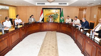 في اجتماع موسع.. محافظ الفيوم يراجع استعدادات المدارس للعام الدراسي الجديد 