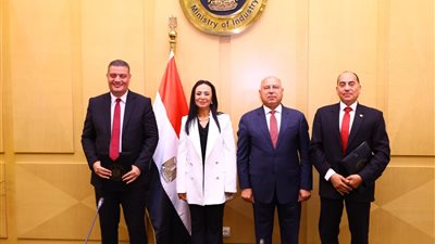  بروتوكول تعاون بين وزارتي الصناعة والتضامن لرعاية العاملين المحالين للتقاعد