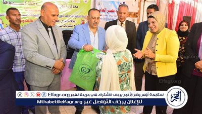  محافظ أسيوط يوزع 100 حقيبة مدرسية على الأسر الأولى بالرعاية استعدادًا للعام الدراسي الجديد