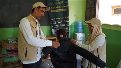 «بيت الزكاة والصدقات» يُوزع المستلزمات الدراسية على آلاف الطلاب الأيتام في الفيوم وبني سويف