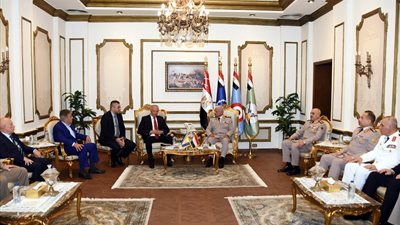 وزير الدفاع والإنتاج الحربى يلتقى وزير الدفاع لدولة البوسنة والهرسك 