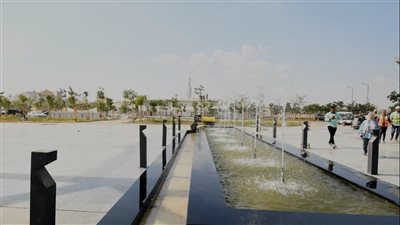 وزير الإسكان يتفقد مكونات مشروع حدائق 