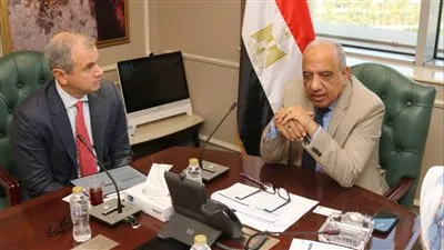 وزير الكهرباء والطاقة المتجددة يبحث مع مسئولي شركة الكازار الإماراتية تعزيز التعاون وزيادة الاستثمارات في مجالات الطاقة المتجددة 