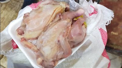 ضبط 15 طنًا من الدواجن غير الصالحة للاستهلاك الآدمي داخل مجزر وثلاجة غير مرخصين بكرداسة