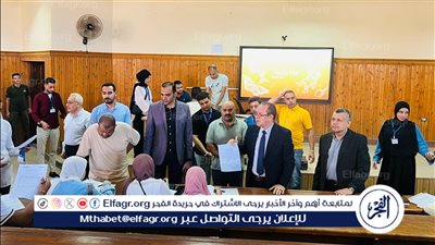 رئيس جامعة الدلتا التكنولوجية يتابع تقديم طلاب الثانوية العامة